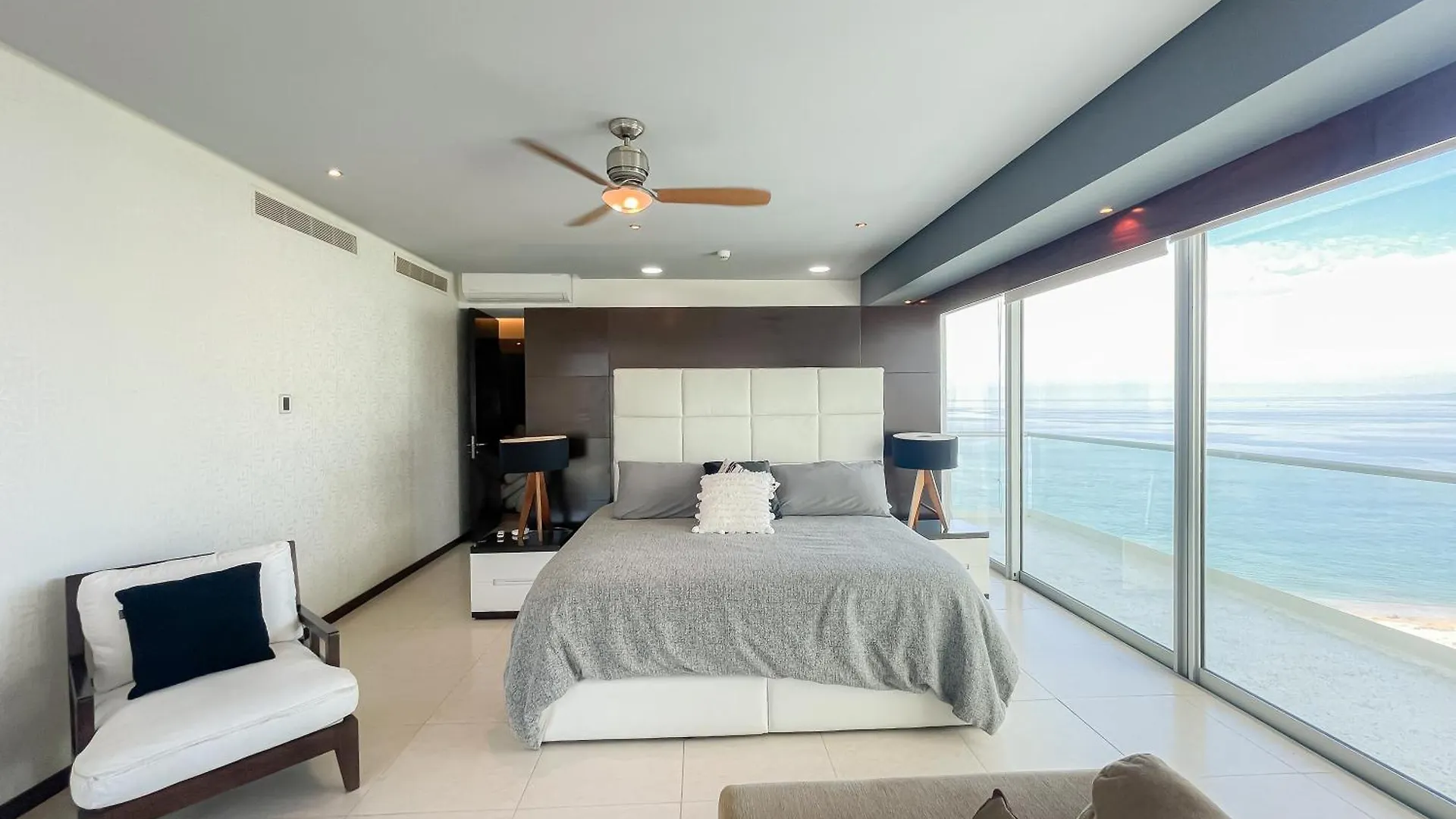 Luxury Condo Peninsula 푸에르토 발라타 아파트